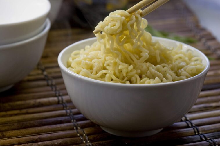 How do you remove sodium from ramen noodles?
