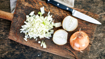 How do you store chopped onions?