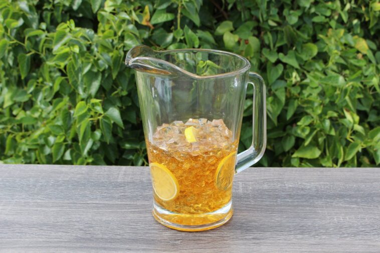 How do you use a pitcher for iced tea?