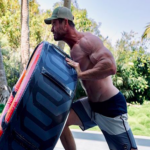 How does Chris Hemsworth bulk up?