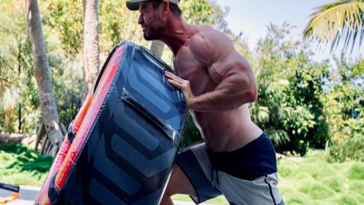 How does Chris Hemsworth bulk up?
