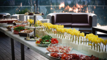 How long can you sit in a cafe?