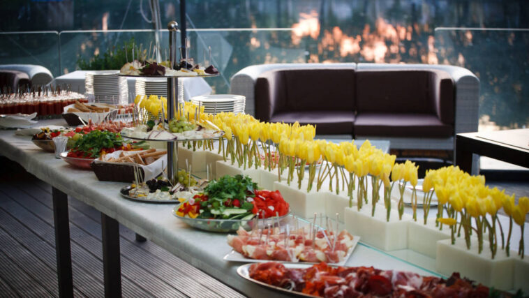 How long can you sit in a cafe?