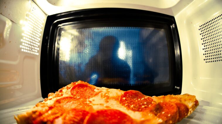 How long do you cook a pizza in the microwave?