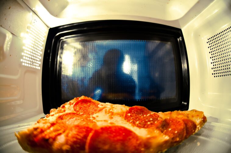 How long do you cook a pizza in the microwave?