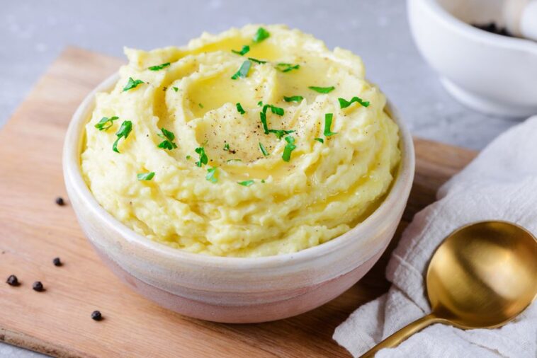 How long do you microwave mashed potatoes?