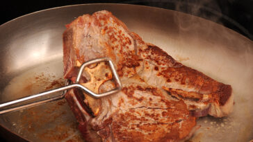 How long do you pan fry a 2 inch steak?