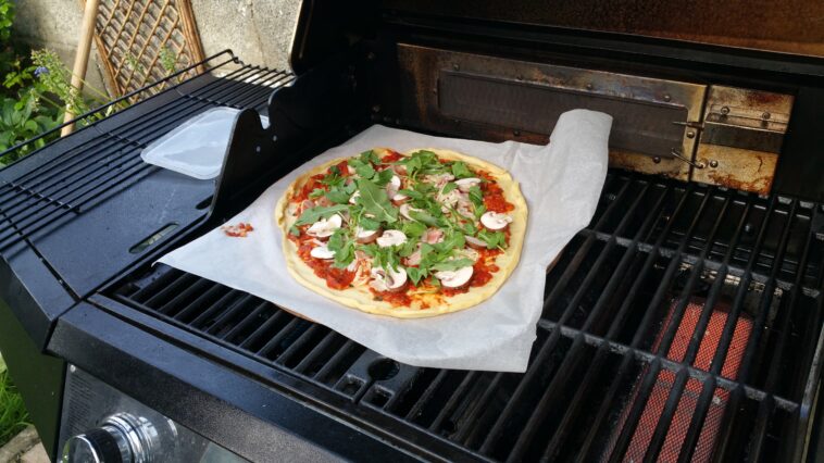 How long does a pizza stone take to heat up?