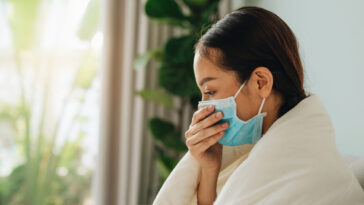 How long does it take for symptoms to start appearing for the COVID-19 disease?