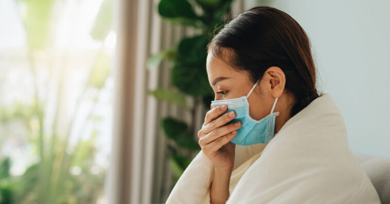 How long does it take for symptoms to start appearing for the COVID-19 disease?