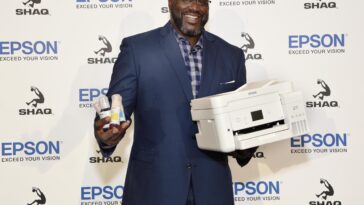 How many Papa John's does Shaquille O'Neal own?