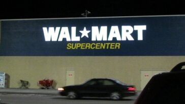 How many Walmart stores are closing in the United States?