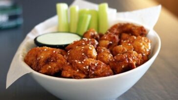 How many boneless wings does chilis give you?