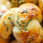 How many calories are in 1 garlic knot?