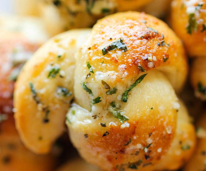 How many calories are in 1 garlic knot?