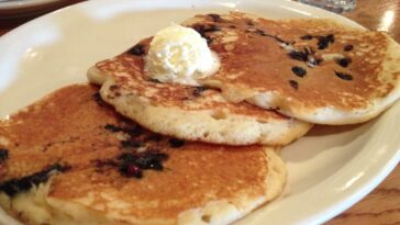 How many calories are in 3 Cracker Barrel pancakes?