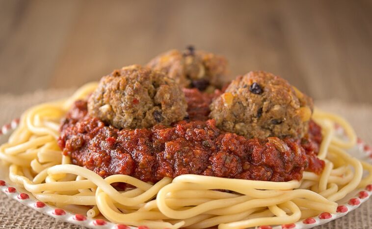 How many calories are in Olive Garden's spaghetti and meatballs?