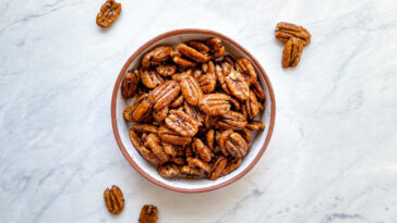 How many calories are in Wendys Pecans?