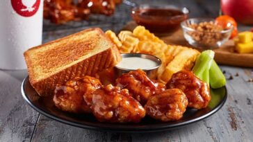 How many calories are in Zaxby's boneless wings?