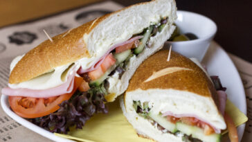 How many calories are in a 6 inch steak and cheese sub?