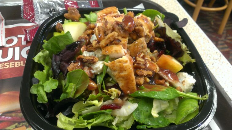 How many calories are in a Wendy's apple pecan chicken salad?