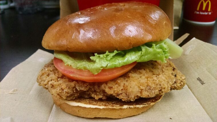 How many calories are in a buttermilk chicken sandwich from McDonald's?