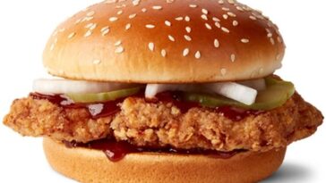 How many calories are in a double chicken sandwich from Costco?