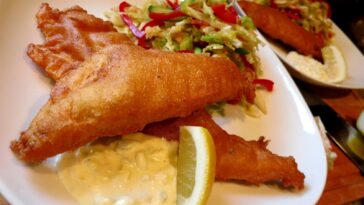 How many calories are in a fried fish sandwich?