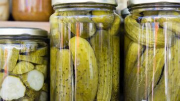 How many calories are in a gallon jar of pickles?