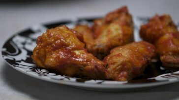 How many calories are in a jumbo wing?