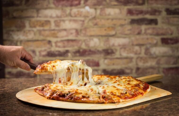 How many calories are in a large pepperoni pizza from Hungry Howies?