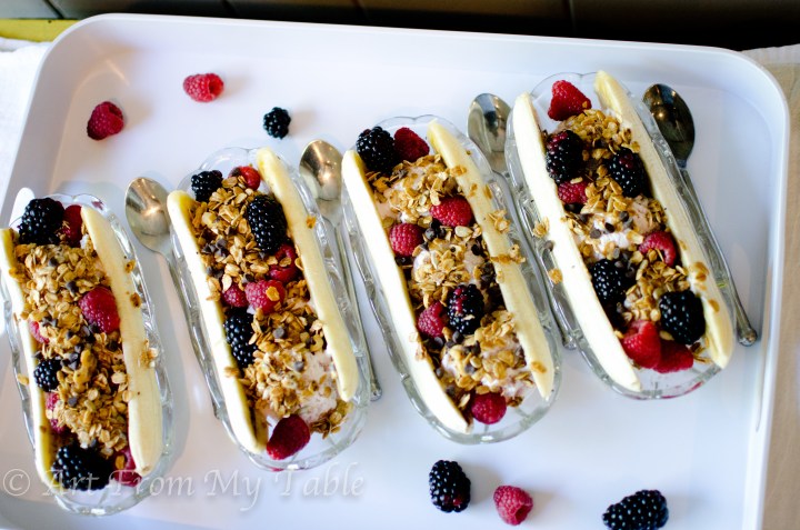 How many calories are in a medium banana split blizzard?