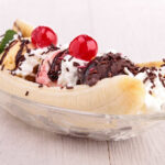 How many calories are in a regular Banana Split?