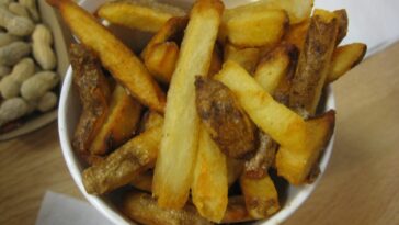 How many calories are in a small Five Guys fries?