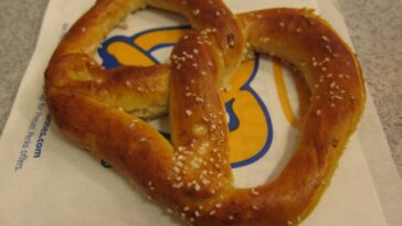 How many calories are in an Auntie Anne's pepperoni pretzel?