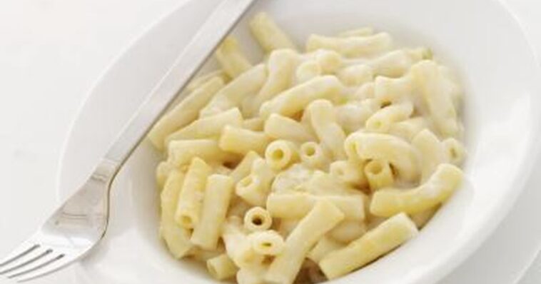 How many calories are in homemade Velveeta mac and cheese?