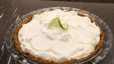 How many calories are in one slice of key lime pie?