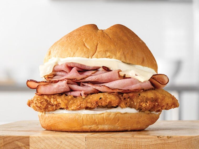 How many calories are in the Diablo chicken sandwich from Arby's?