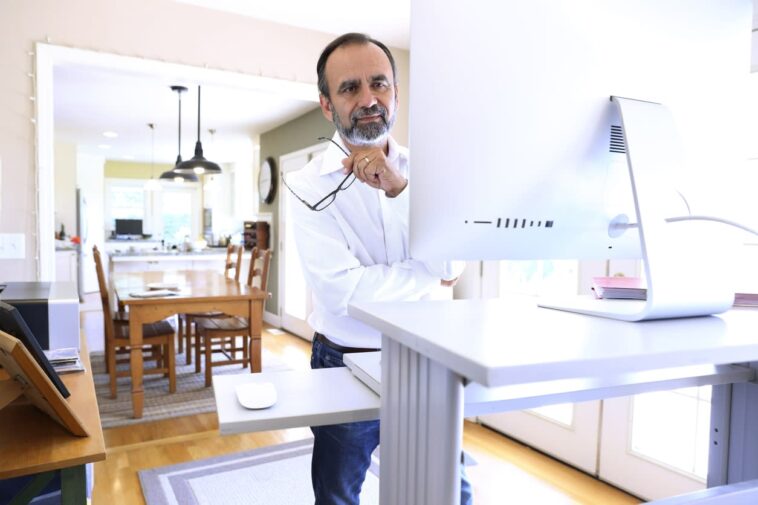 How many calories do you burn sitting at a desk for 8 hours?