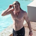 How many calories does Chris Hemsworth eat daily?