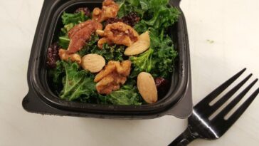 How many calories in Chick-fil-A small Superfood salad?
