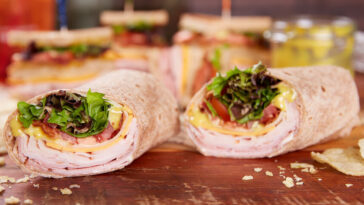 How many calories in a McAlister's club wrap?