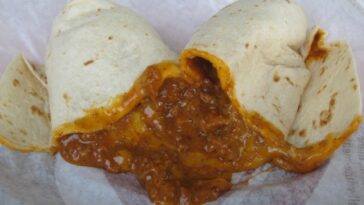 How many calories in a Taco Bell chili cheese burrito?