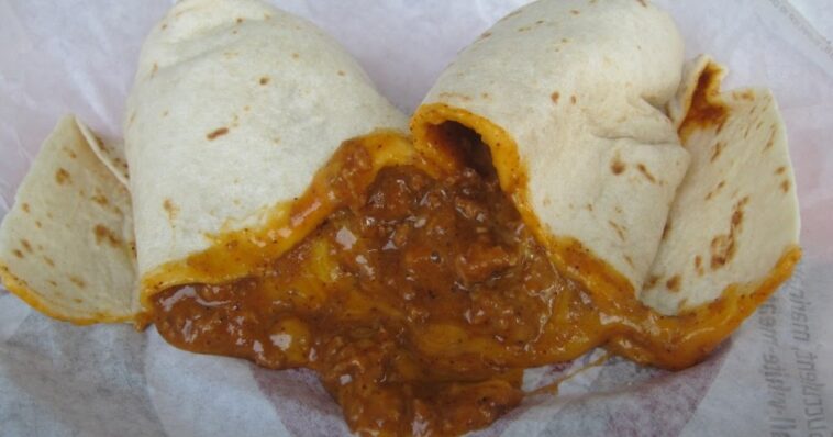 How many calories in a Taco Bell chili cheese burrito?