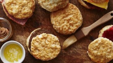 How many calories in a cheddar Bo biscuit from Bojangles?