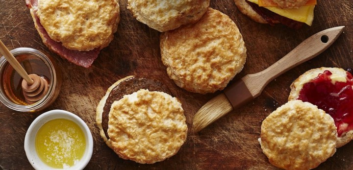 How many calories in a cheddar Bo biscuit from Bojangles?