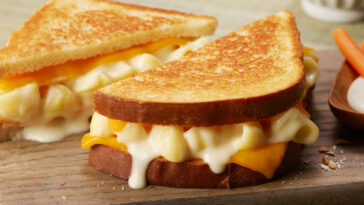 How many calories in a grilled cheese from Panera?