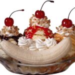How many calories in a traditional banana split?
