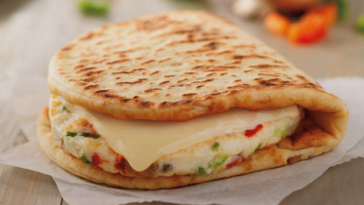 How many calories in a veggie egg white from Dunkin Donuts?