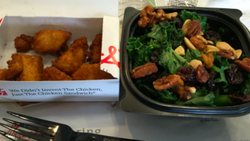 How many calories in lemon kale Caesar salad at Chick-fil-A?